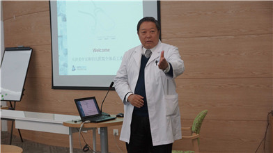 中国人寿保险客户参观天津美中(美津)宜和 岳天孚院长亲自讲解宫颈癌的预防知识